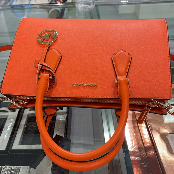 MICHAEL KORS
Sheila Md CZ Faux Saffiano Leather CZ Satchel Crossbody
POPPY
NWT - Picture 7 of 16